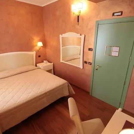 Rojan 4* スルモナ