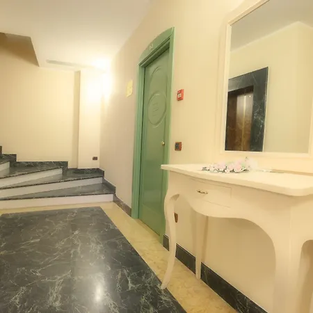 Rojan Hotel 4*