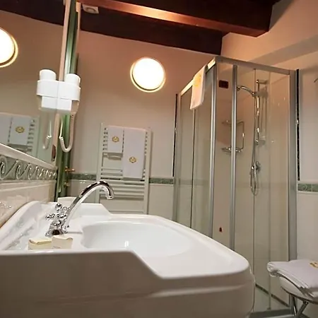 Rojan Hotel