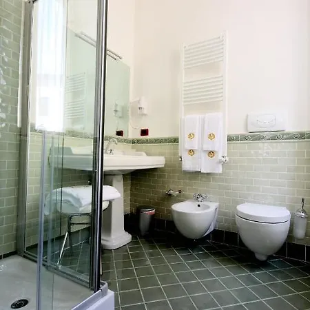 Rojan ホテル スルモナ