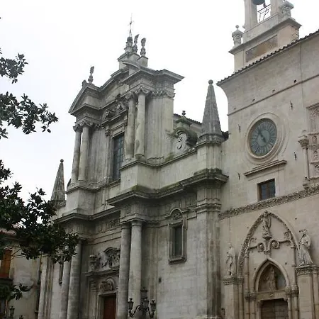 ホテル Rojan スルモナ