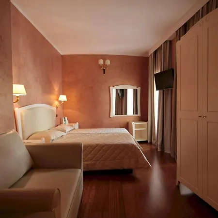 Rojan Hotel 4*